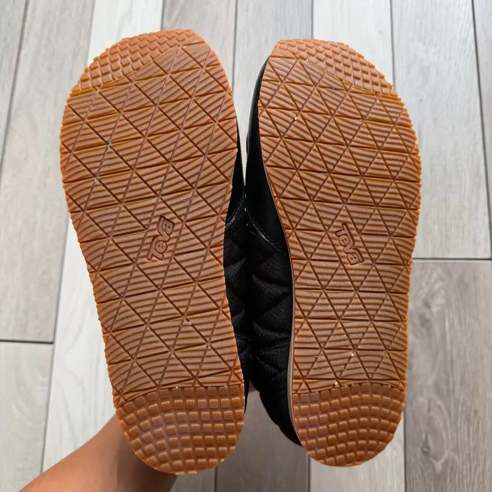 Teva reember mid quilted slip on